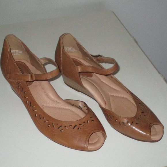 Earth Sugarberry Womens Tan Laser Cut Leather Mary Jane Wedge NWOB - Size 7.5B - Picture 2 of 9